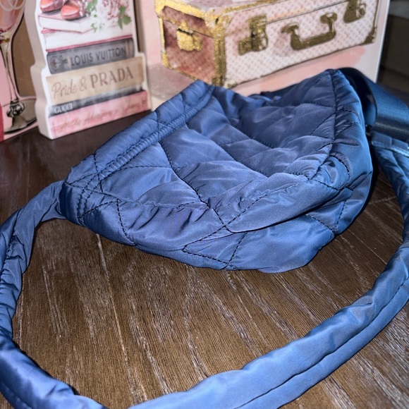 Marc Jacobs Quilted Navy Utility Messenger Bag with Adjustable straps - Picture 9 of 9